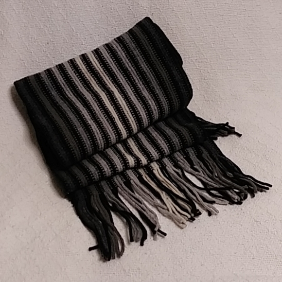 The Sean F Company Other - The Sean F Company 100% Pure Lambswool Knit Scarf